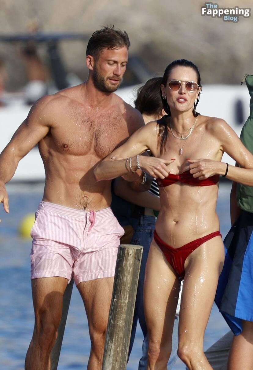 Alessandra Ambrosio Sexy 1