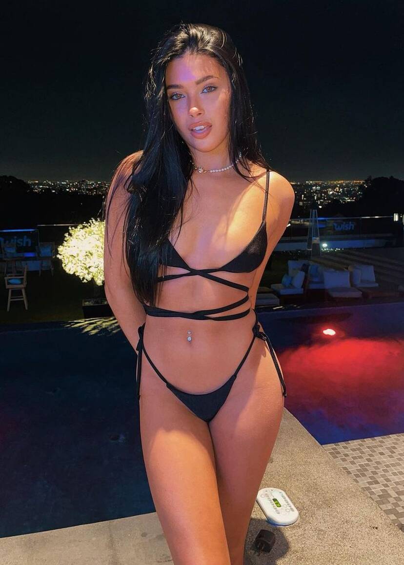 Alexis Braun Sexy 1