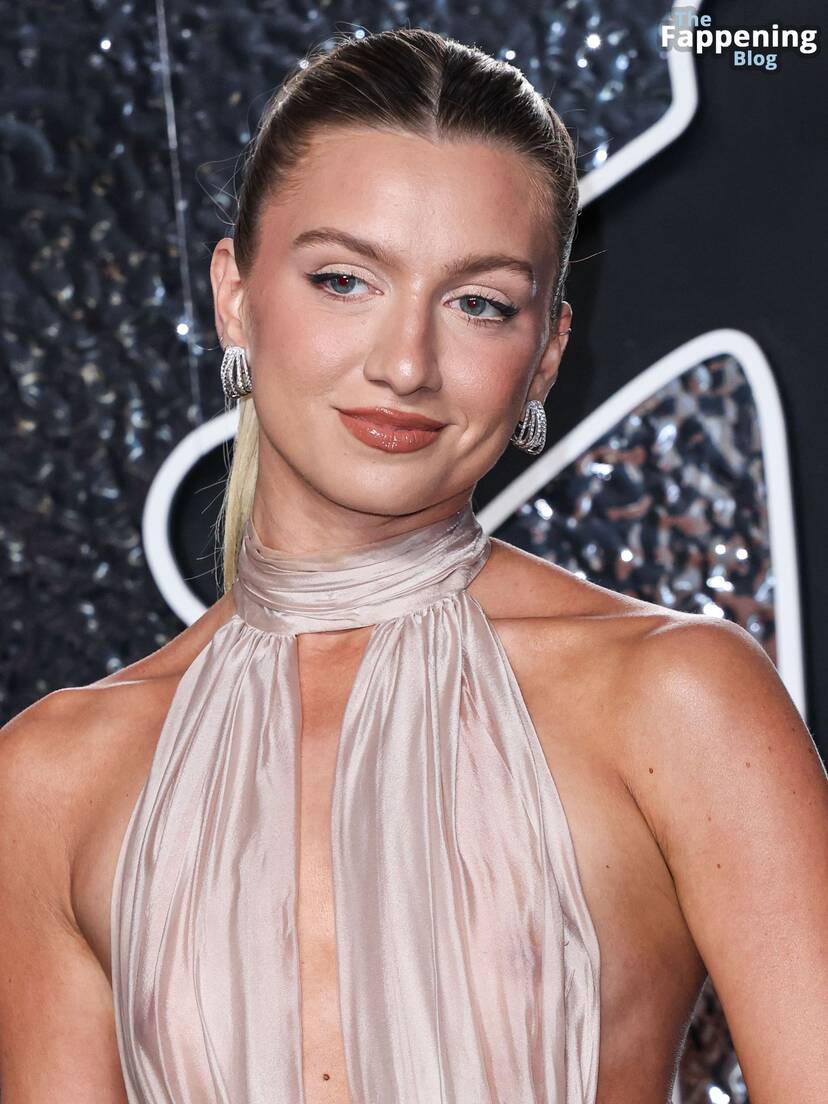 Anna Sitar Nude Tits 1