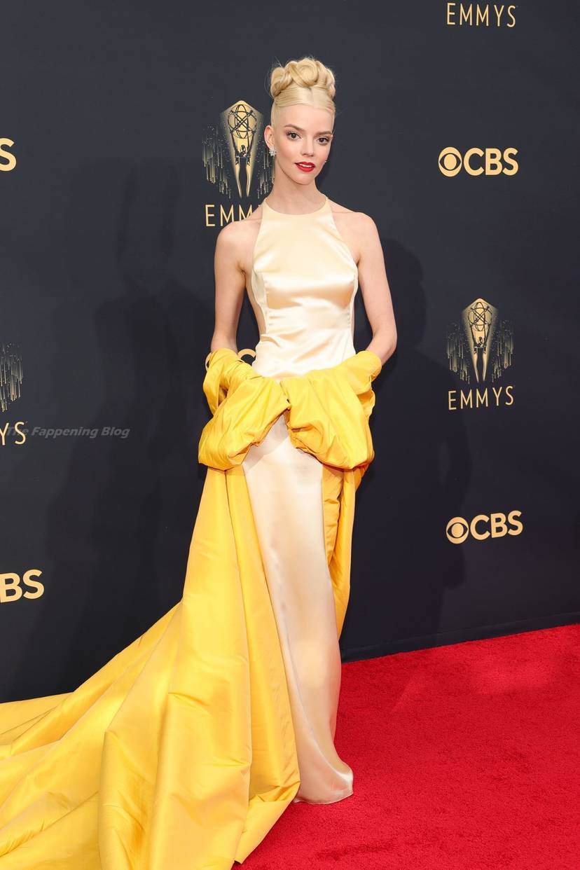 Anya Taylor-Joy Sexy 1