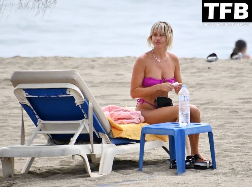 Ashley Roberts on Beach 22