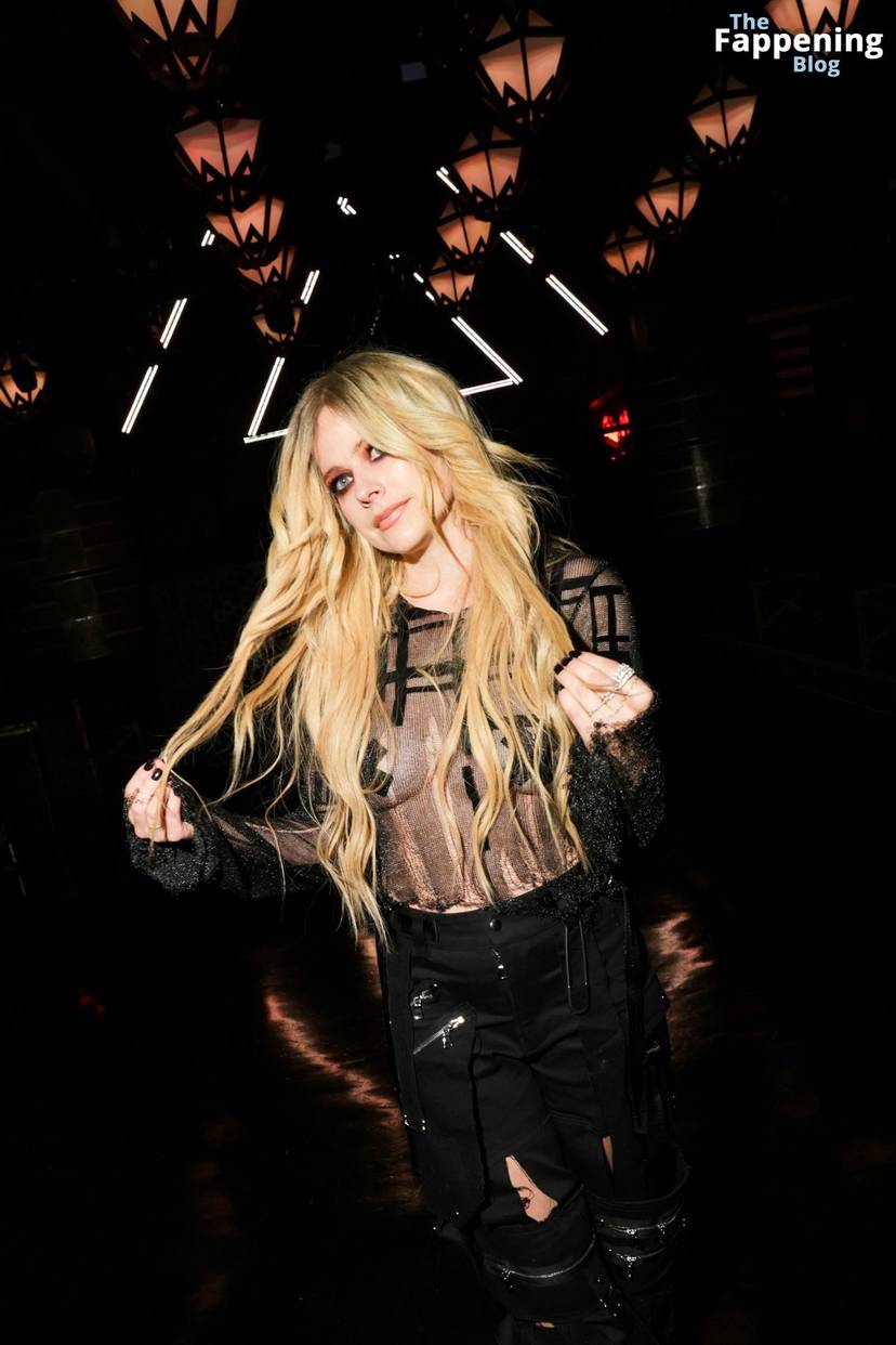 Avril Lavigne Tits 5