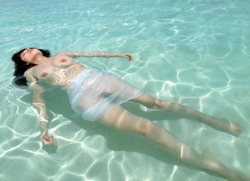 Chikako Aoyama Naked 1