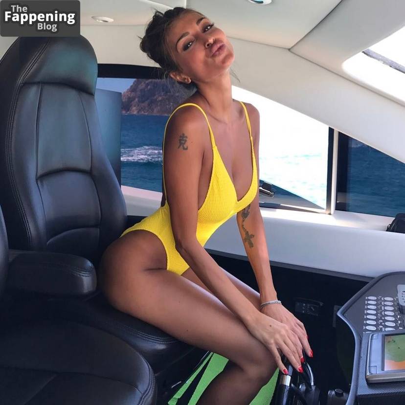 Cristina Buccino Sexy 1