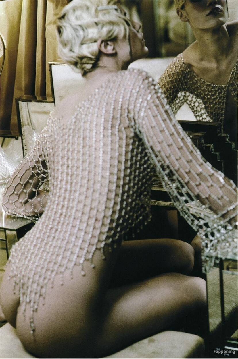Delfine Bafort Nude 1
