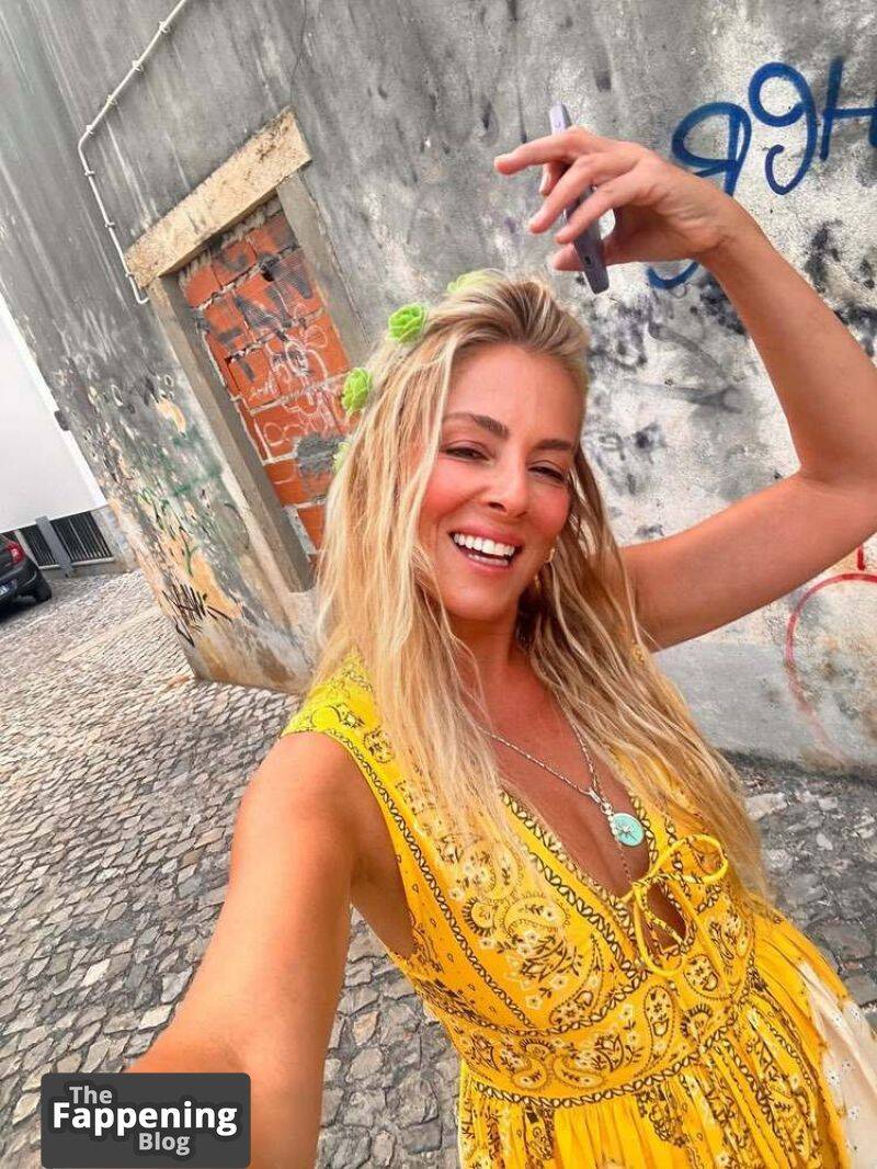 Doga Rutkay Sexy 1