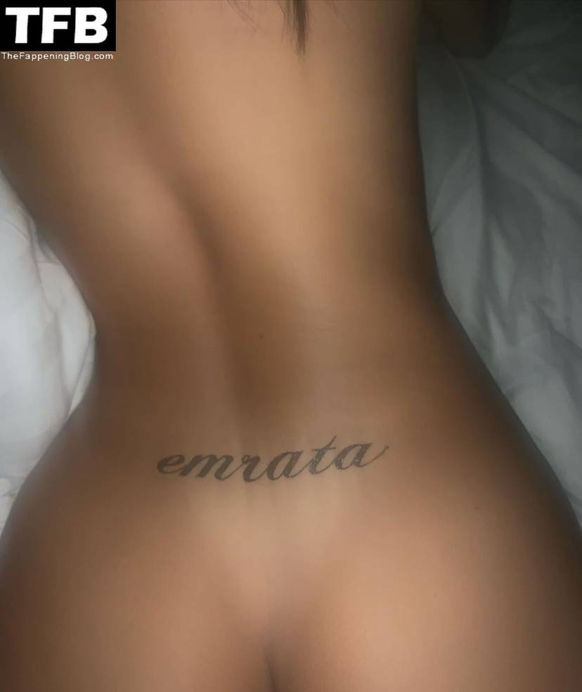 Emily Ratajkowski Naked Sexy 102