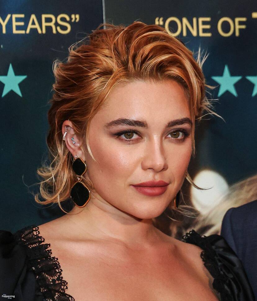 Florence Pugh Sexy 1