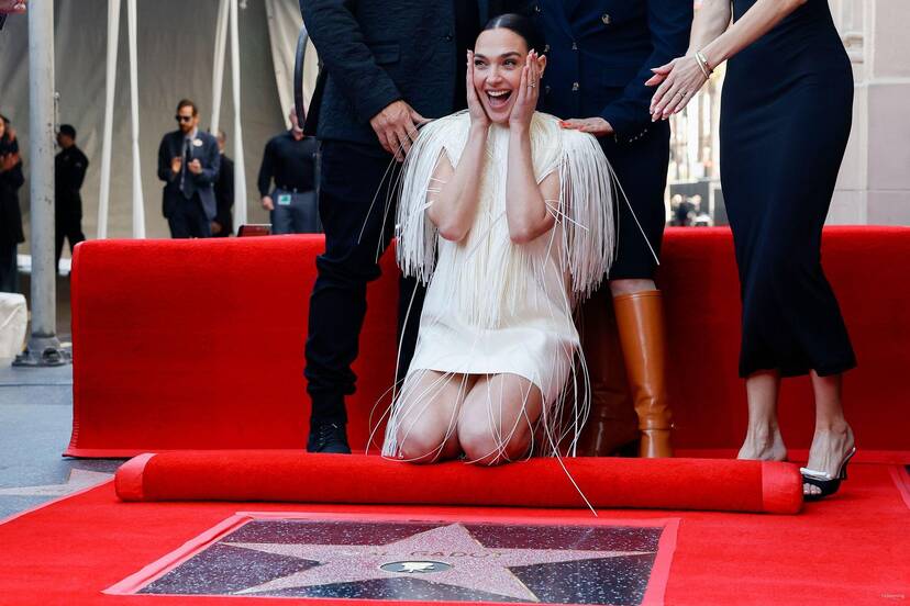 Gal Gadot Sexy Legs 1