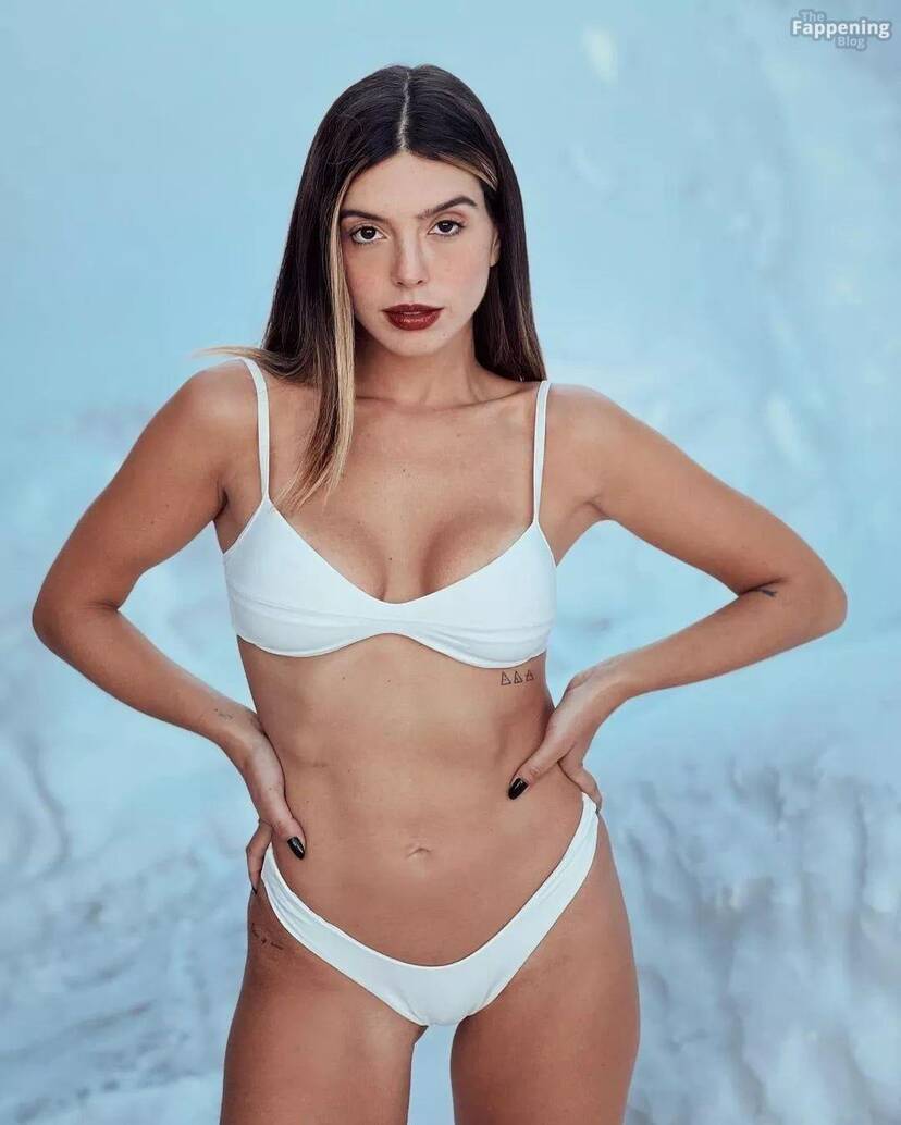 Giovanna Lancellotti Sexy 1