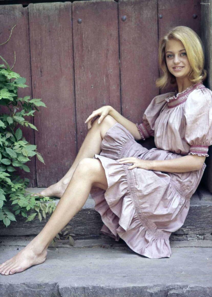 Goldie Hawn Sexy 1