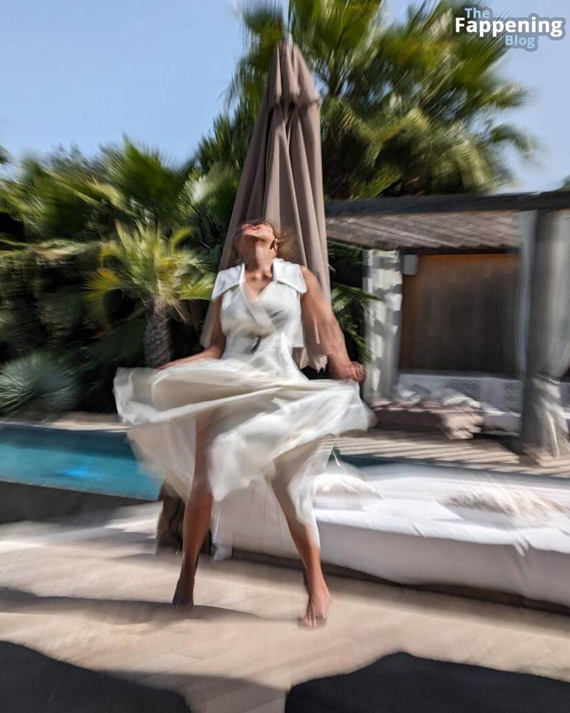 Halle Berry Sexy 1