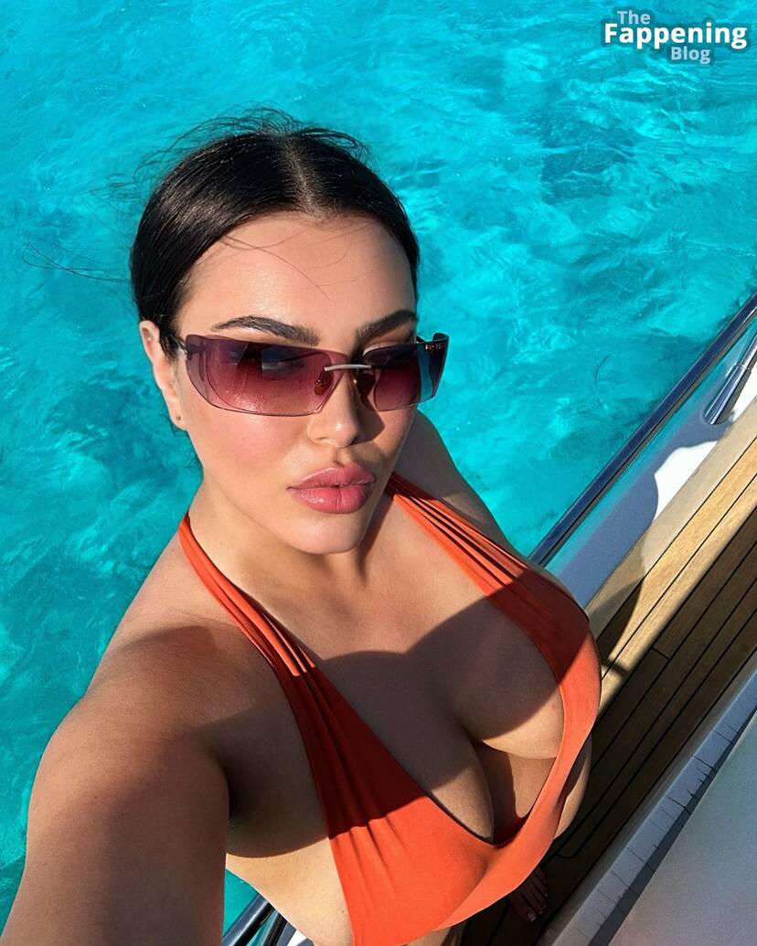 Hrush Achemyan Sexy 1