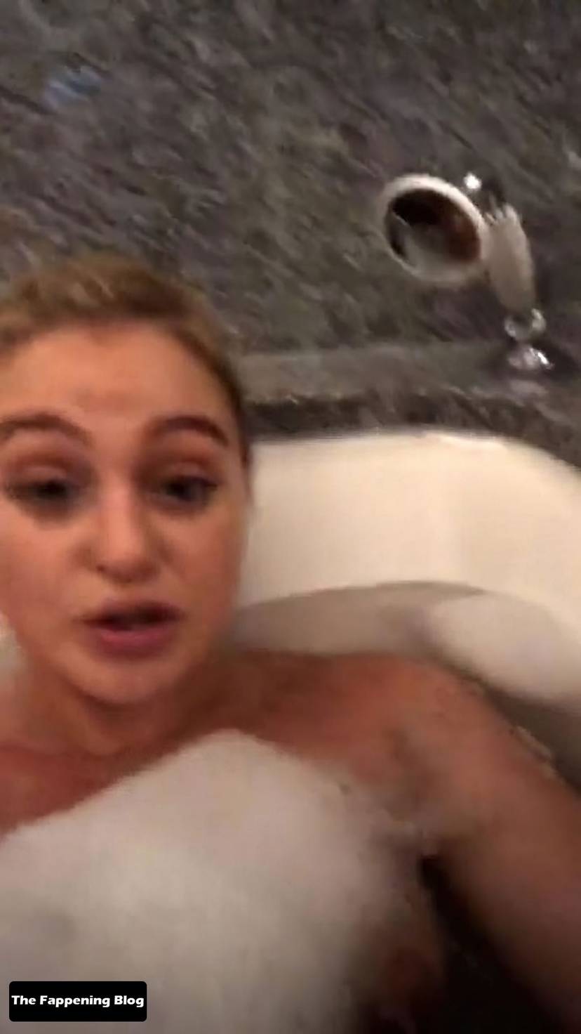 Iskra Lawrence Nude Sexy 59