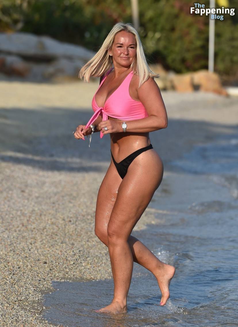 Jennifer Ellison Sexy Bikini 1