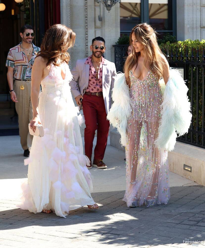 Jennifer Lopez Sexy Tits 1