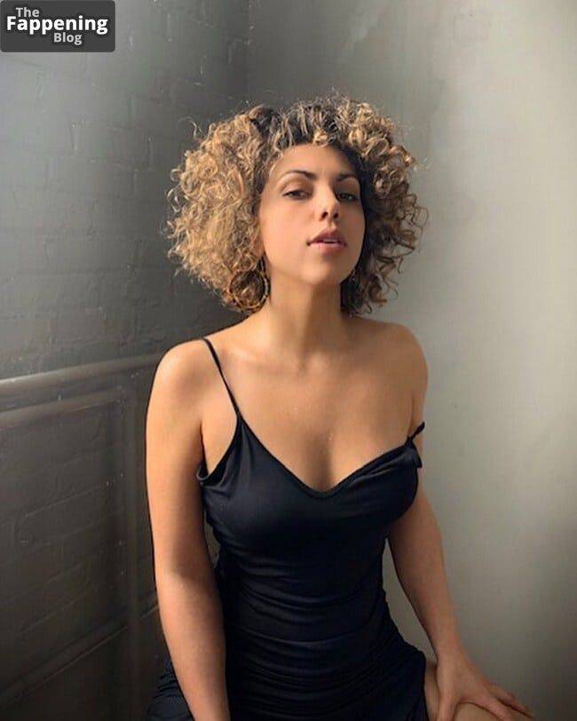 Jess Salgueiro Sexy 1