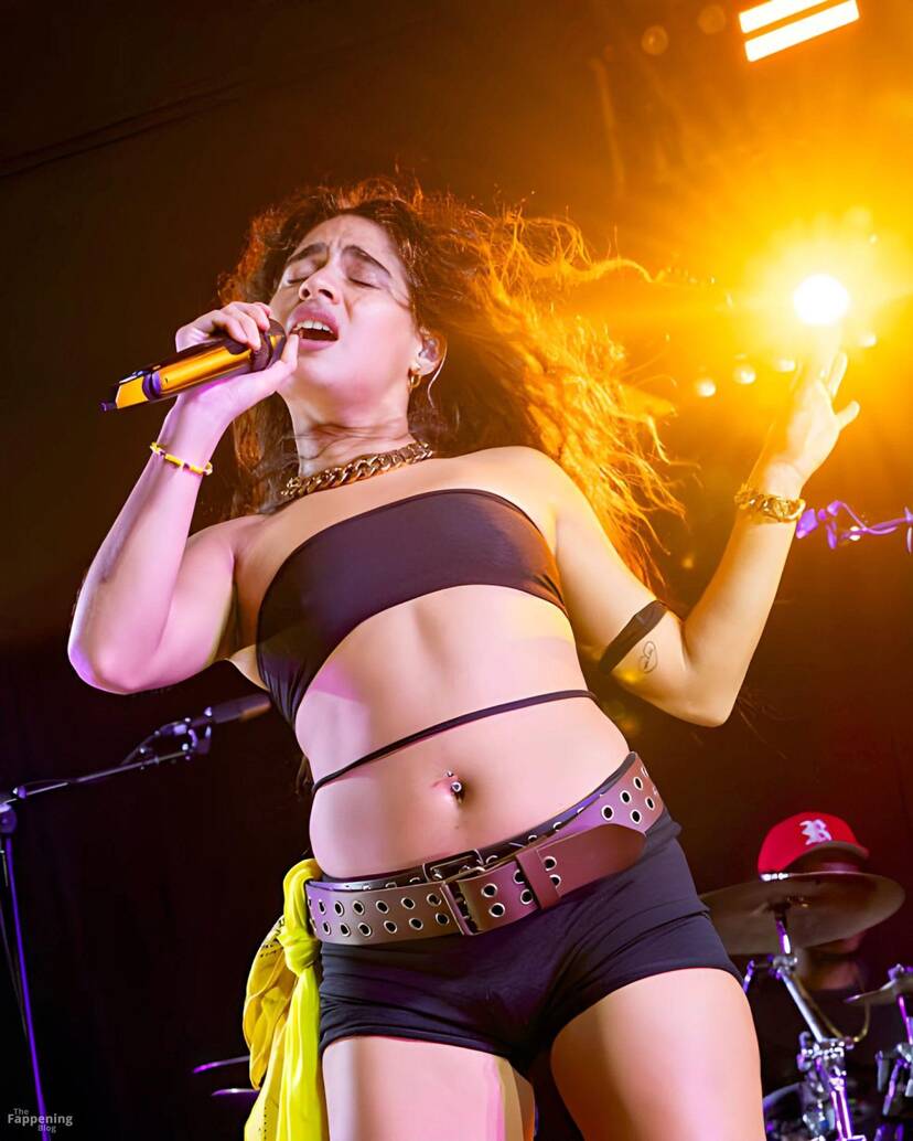 Jessie Reyez Sexy 1