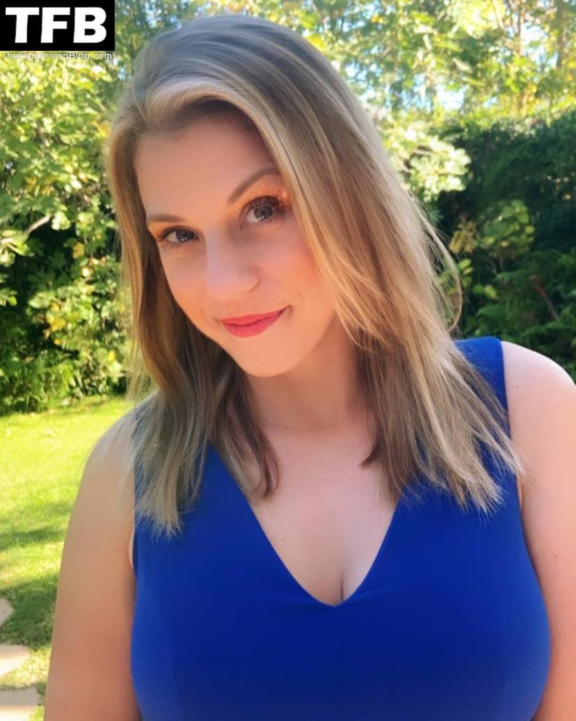 Jodie Sweetin Sexy 1