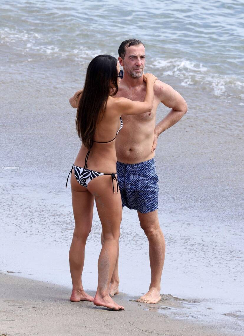 Jordana Brewster on Beach 1