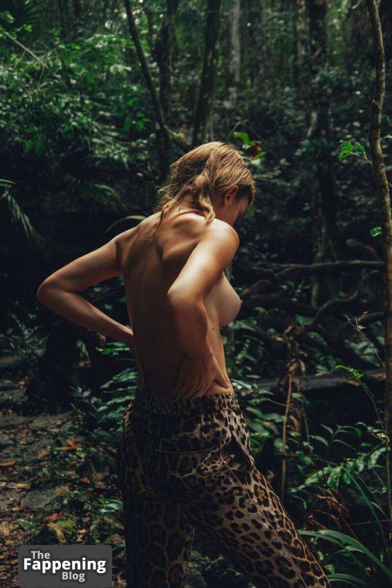 Kate Alexeeva Nude Sexy 1