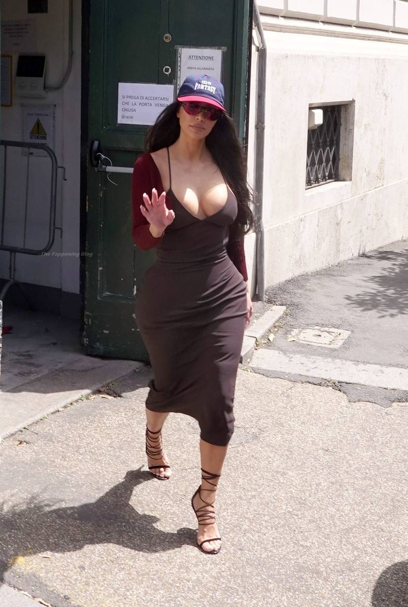 Kim Kardashian Sexy 16