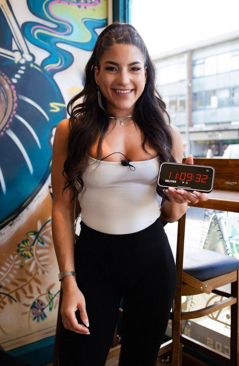 Leah Shutkever Sexy 1