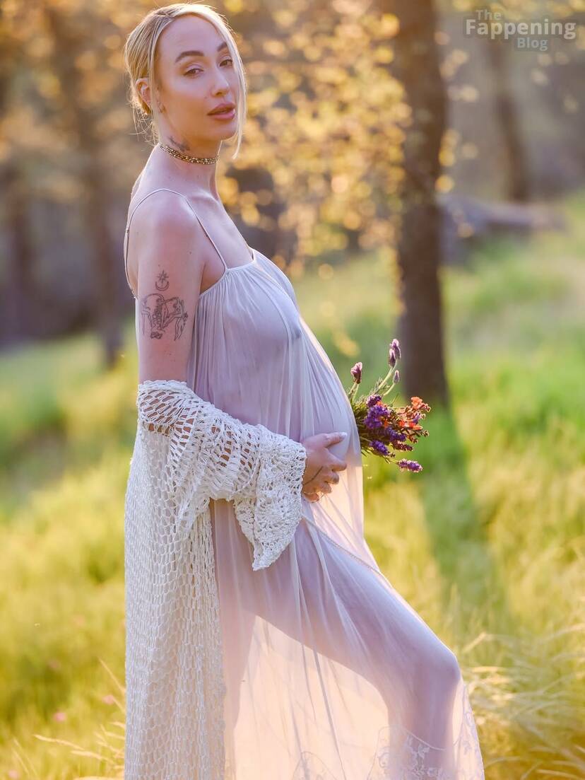 Leia Contois Nude 1