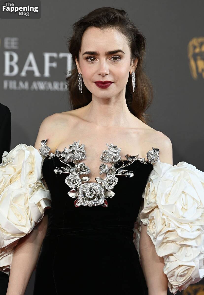 Lily Collins Sexy 1
