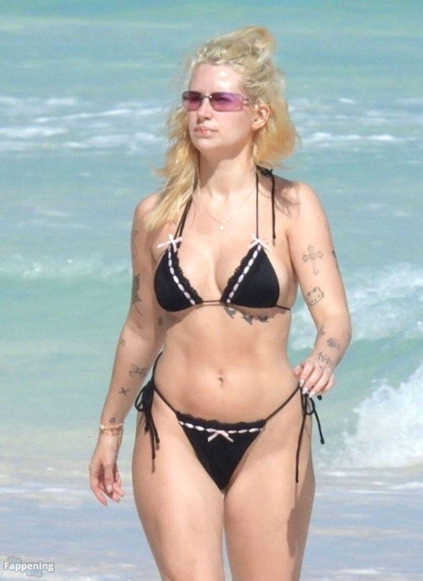 Lottie Moss Bikini 1