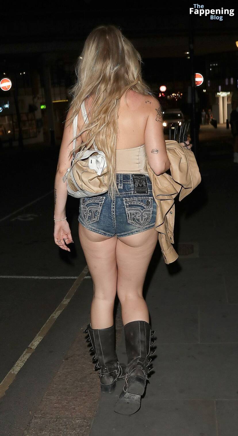 Lottie Moss Sexy Butt 1