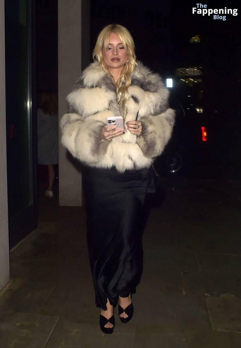 Lottie Moss Sexy 1