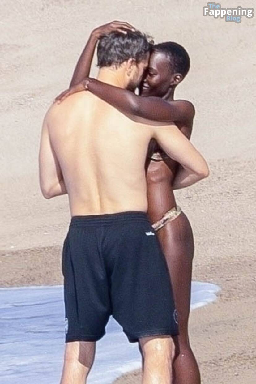 Lupita Nyong’o Sexy 1