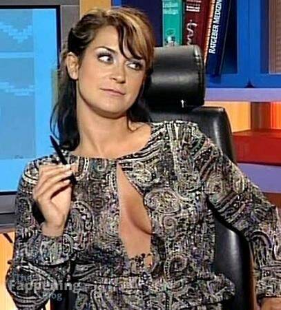 Mandana Naderian Sexy 1