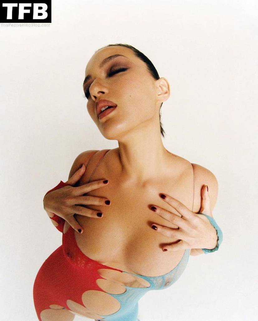 Mia Kang Nude 1