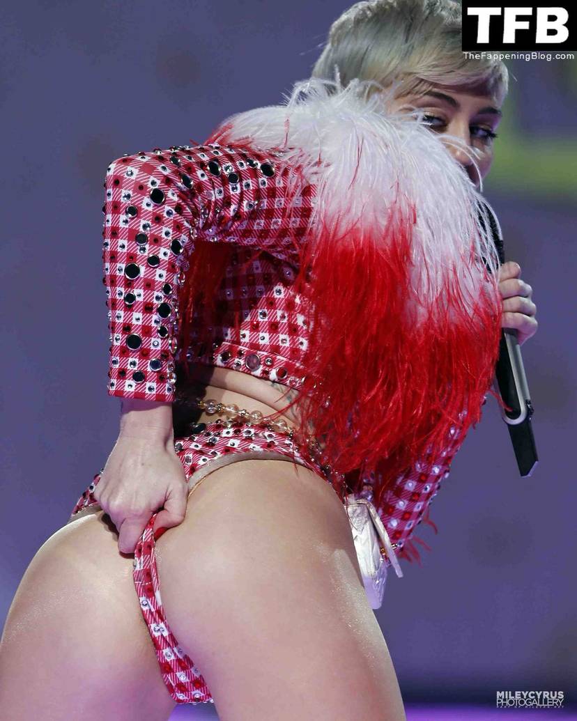 Miley Cyrus Nude Sexy 61