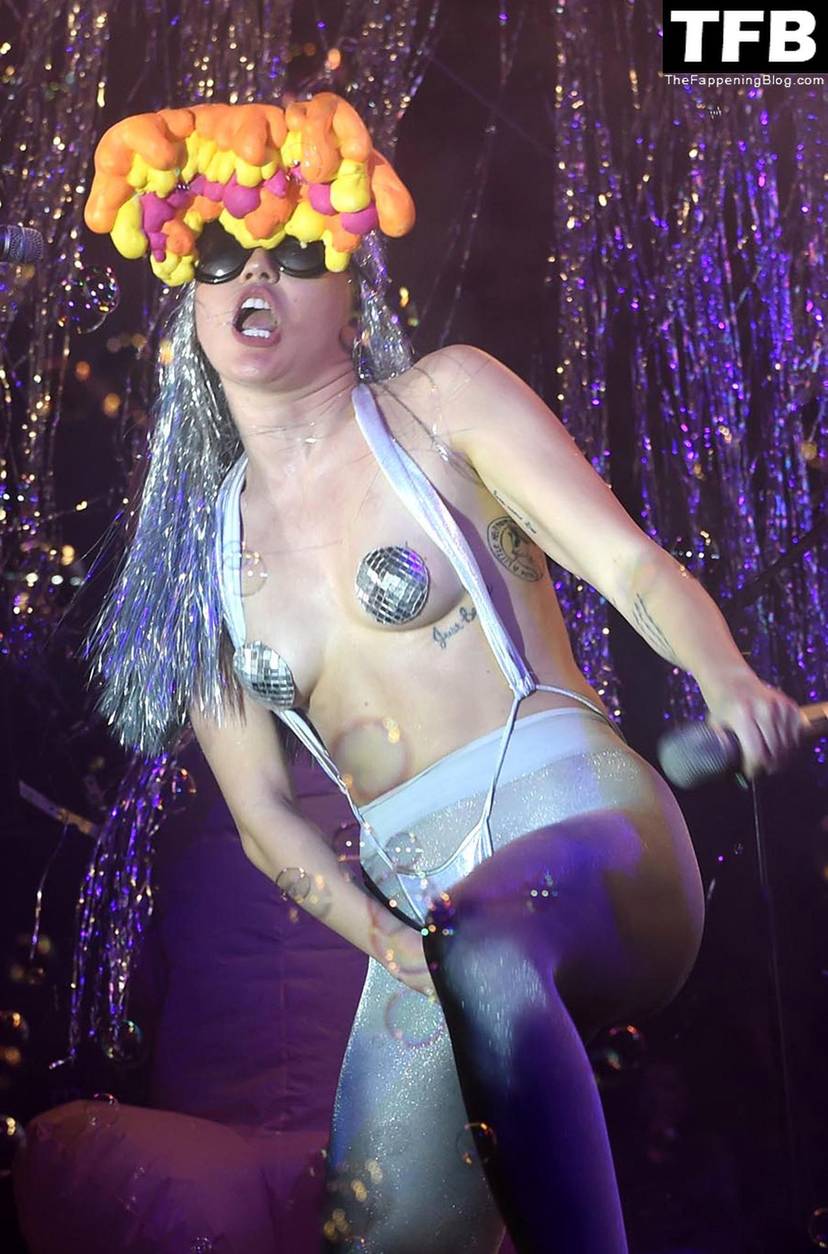 Miley Cyrus Nude Sexy 97