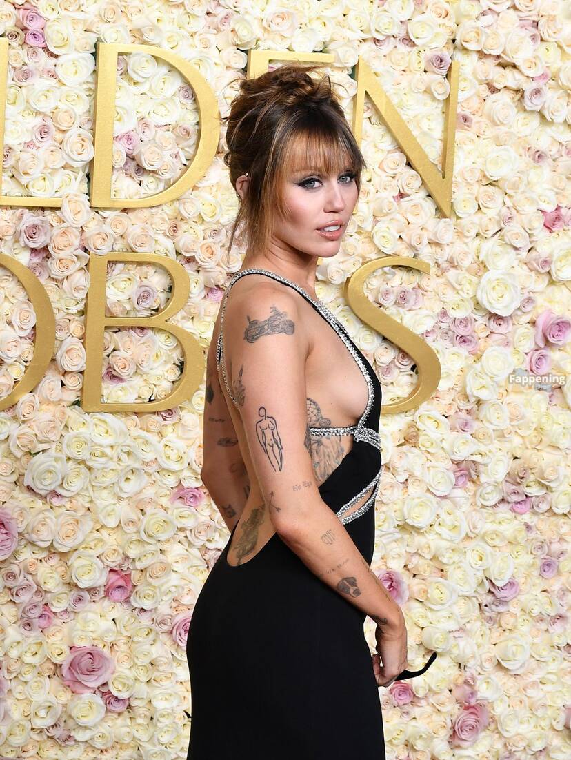 Miley Cyrus Sexy Tits 1