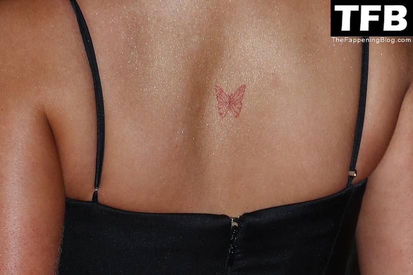Millie Gibson Cleavage 1