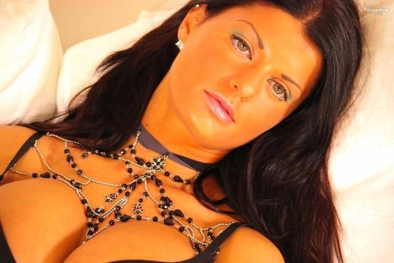 Nadine Schroeder Sexy 1