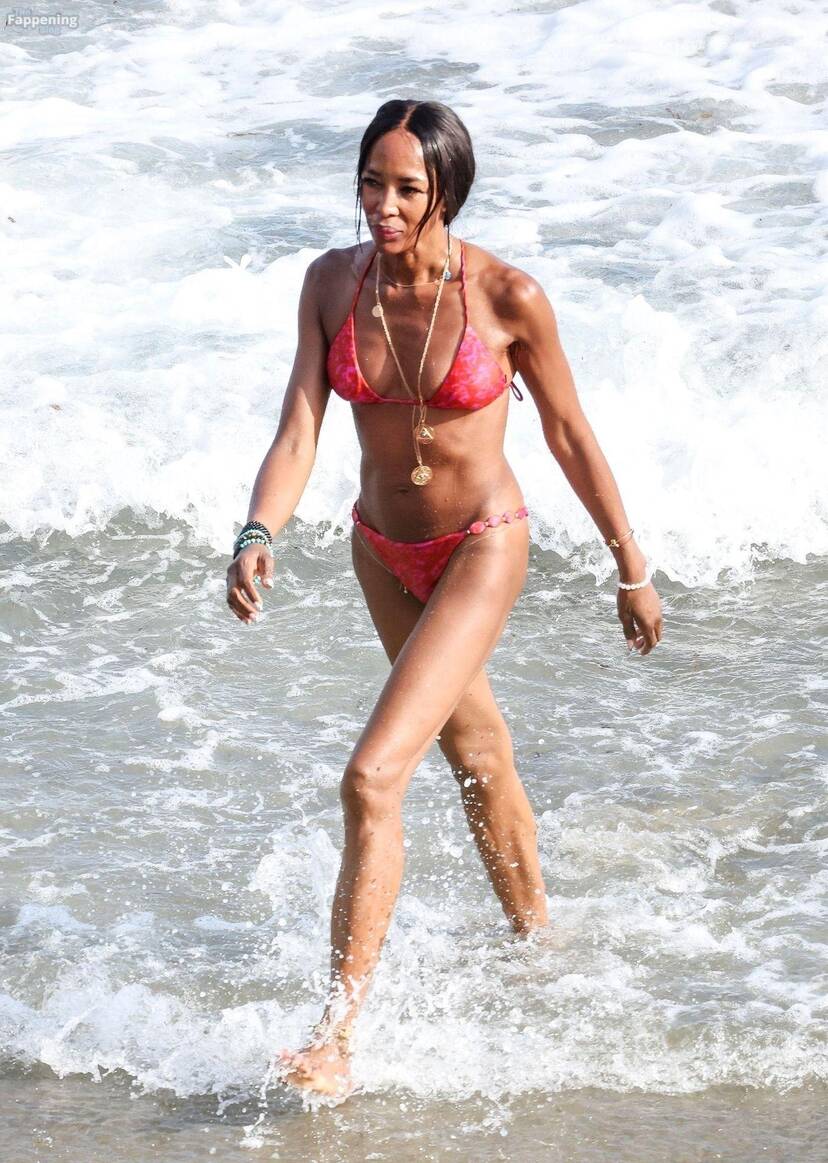 Naomi Campbell Sexy on Beach Bikini 1