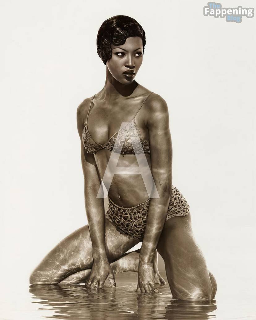 Naomi Campbell Naked Sexy 1