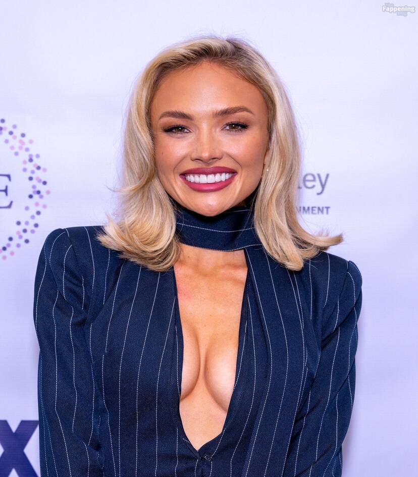 Natalie Alyn Lind Sexy Tits 1