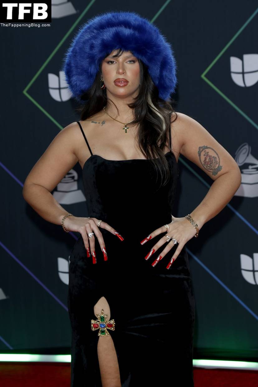 Nathy Peluso Cleavage 1