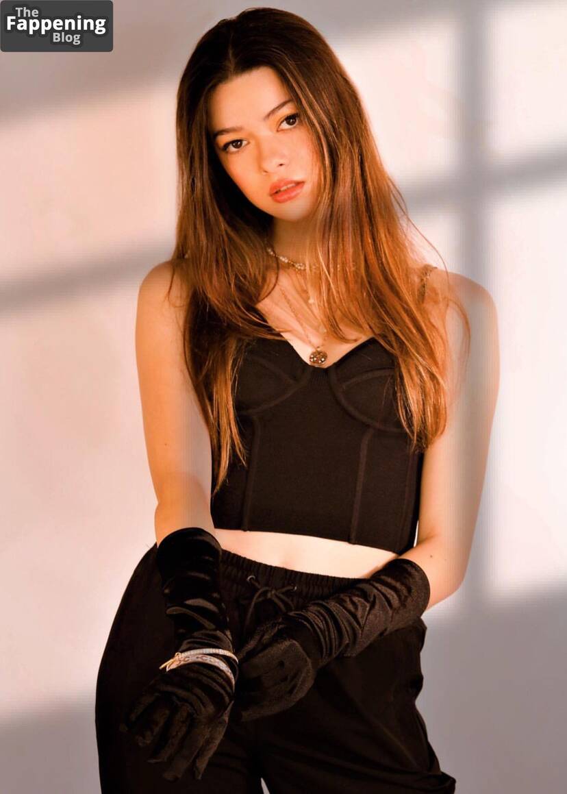 Nikki Hahn Sexy 1