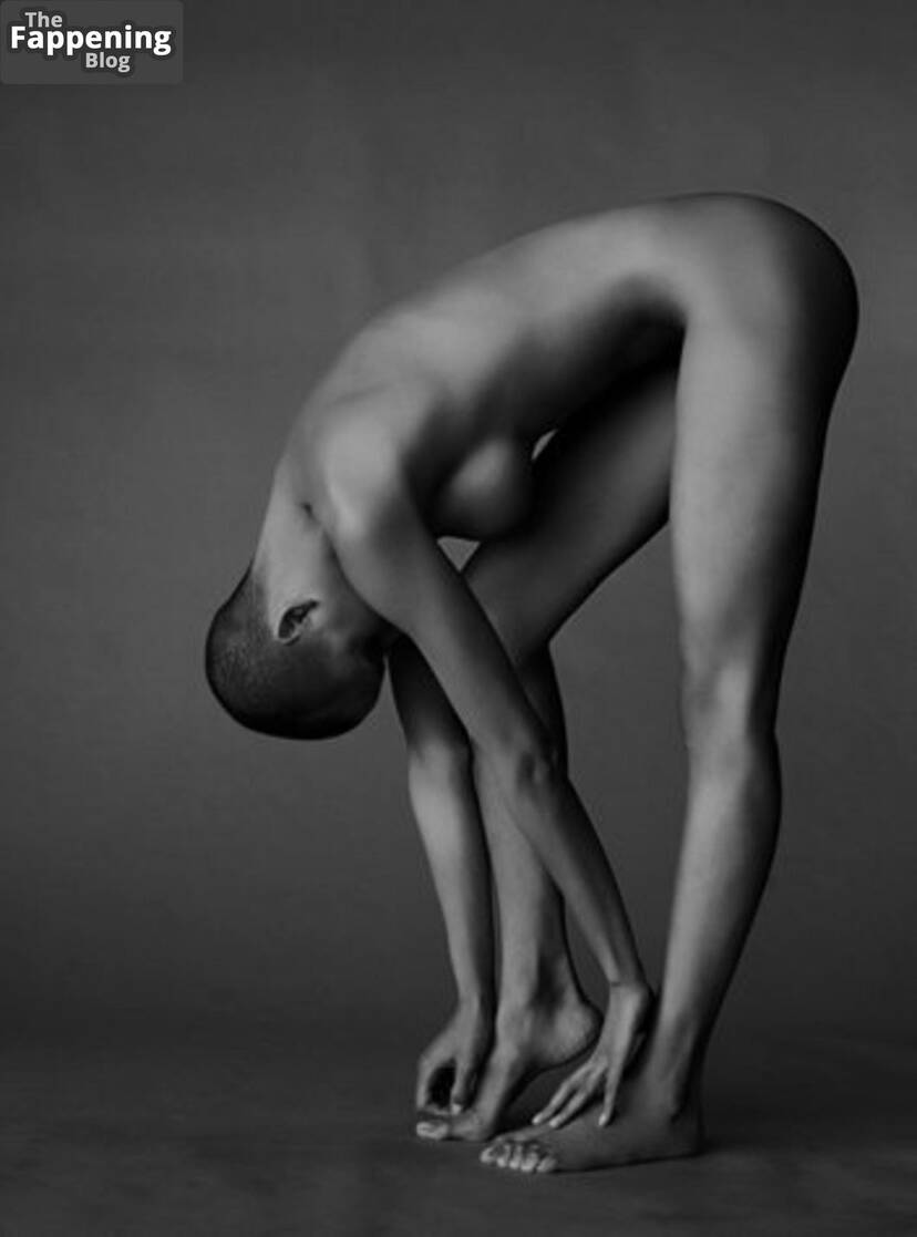 Noemie Lenoir Nude Sexy 1