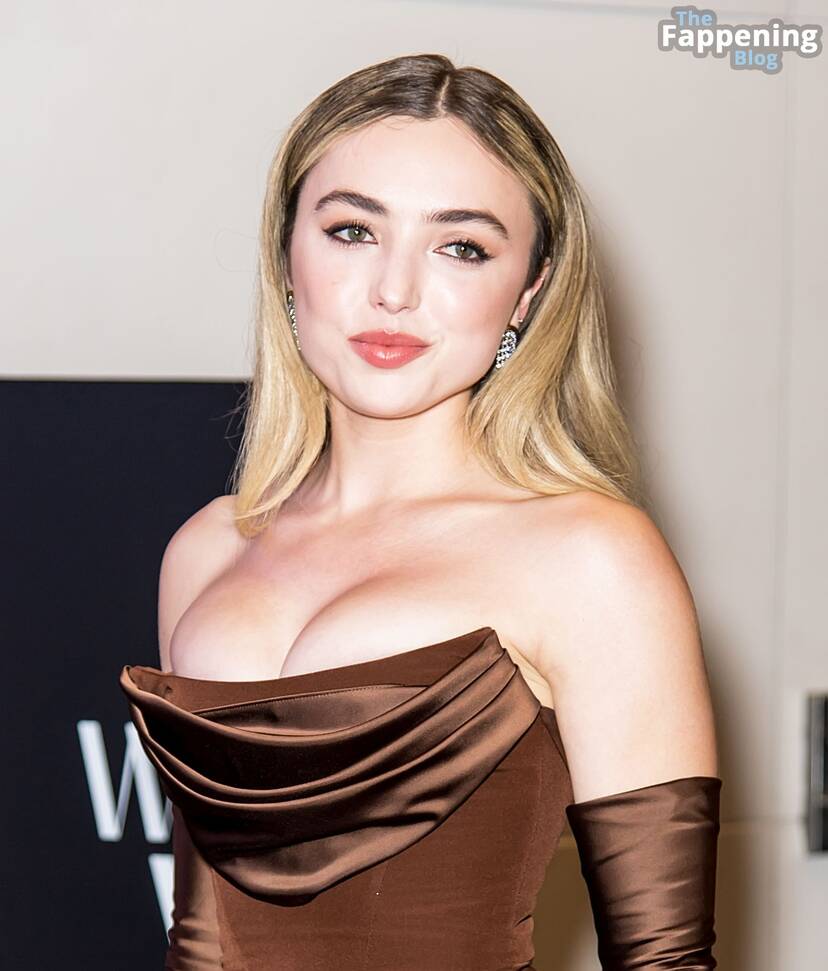 Peyton Roi List Cleavage 1