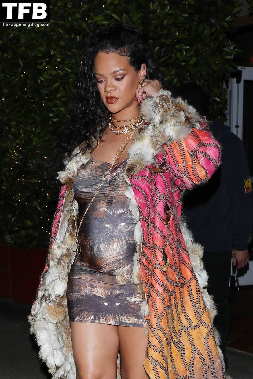 Rihanna Sexy 10