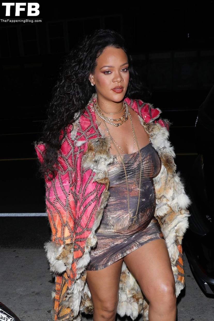 Rihanna Sexy 23