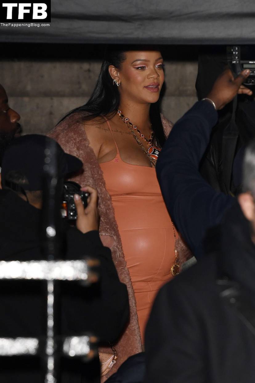 Rihanna Sexy Boobs 55